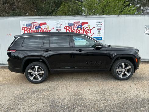 New 2025 Jeep Grand Cherokee L Limited w/ Luxury Tech Group II image 2