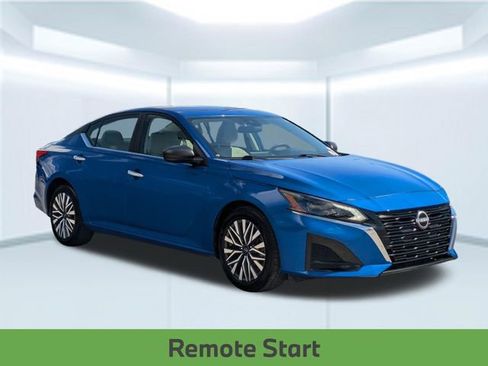 Used 2025 Nissan Altima 2.5 SV FWD image 9