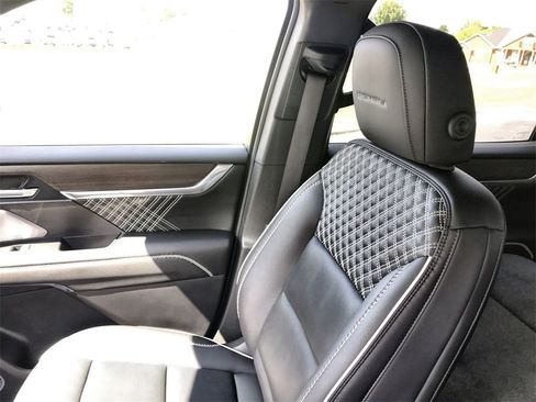 Used 2024 GMC Acadia Denali w/ Super Cruise Package image 24