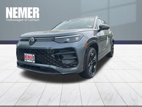 New 2026 Volkswagen Tiguan SE R-Line AWD/4WD image 1
