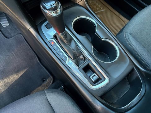 Used 2019 Chevrolet Equinox LT image 32