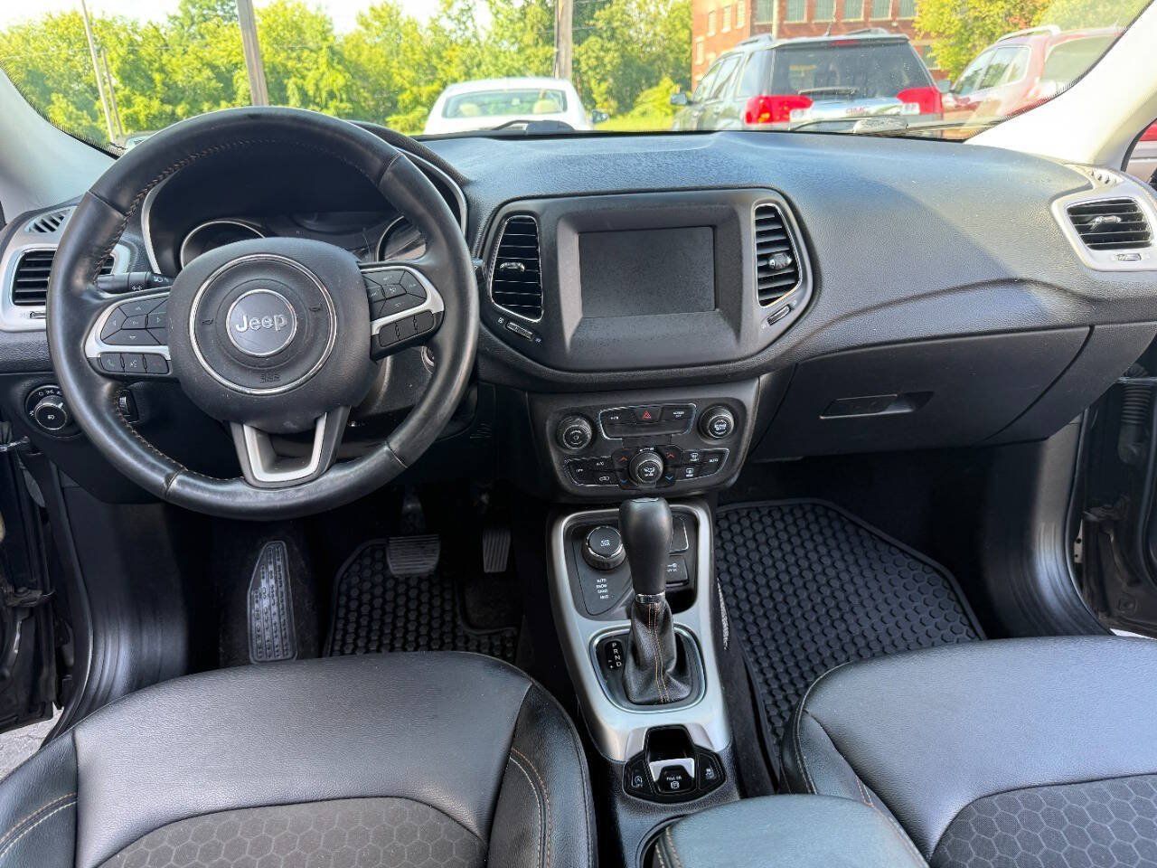 Used 2019 Jeep Compass Latitude w/ Cold Weather Group AWD/4WD image 12