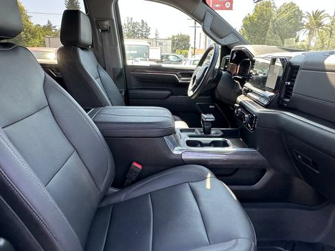 Used 2024 Chevrolet Silverado 1500 LTZ AWD/4WD image 17