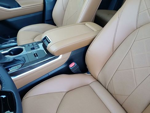 New 2026 Toyota Highlander Platinum image 20