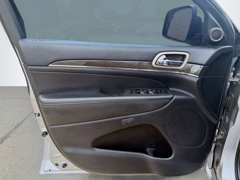 Used 2014 Jeep Grand Cherokee Overland w/ Advanced Technology Group AWD/4WD image 22