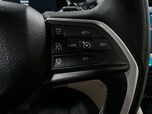 Used 2023 Jeep Grand Cherokee L Limited w/ Luxury Tech Group II AWD/4WD image 24