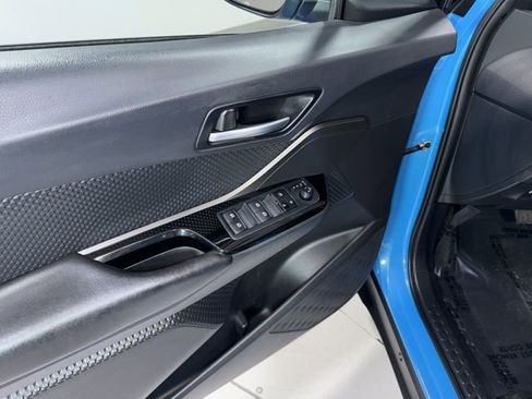 Used 2019 Toyota C-HR XLE FWD image 9
