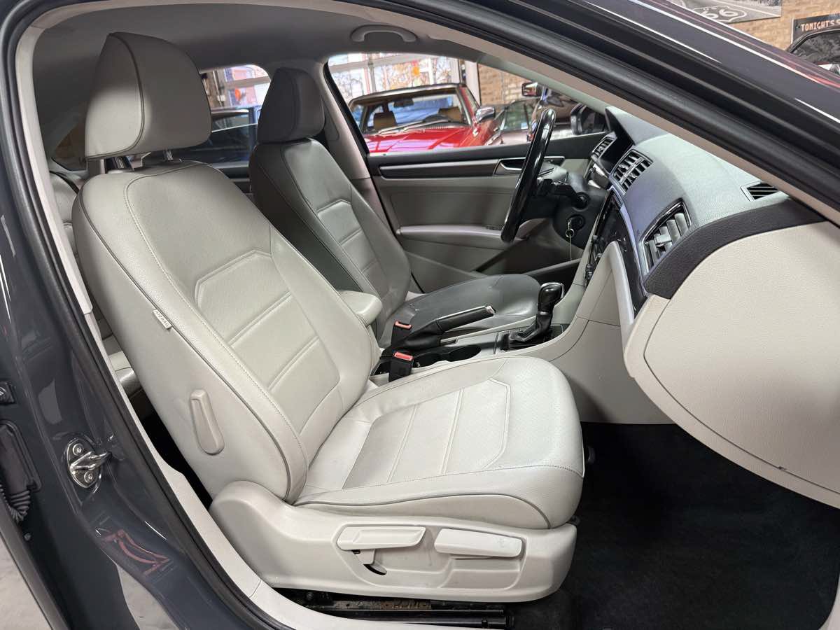 Used 2017 Volkswagen Passat 1.8T R-Line FWD image 25