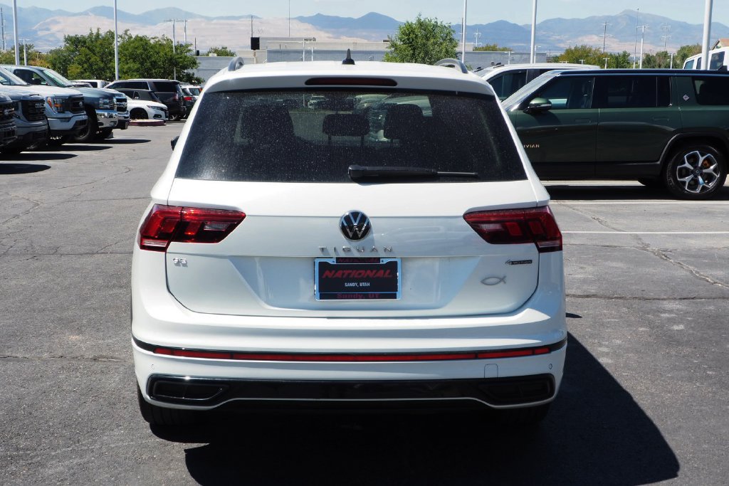 Used 2024 Volkswagen Tiguan SE R-Line AWD/4WD image 6