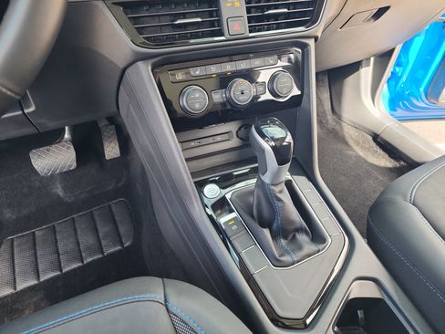 Certified 2024 Volkswagen Taos SE FWD image 30