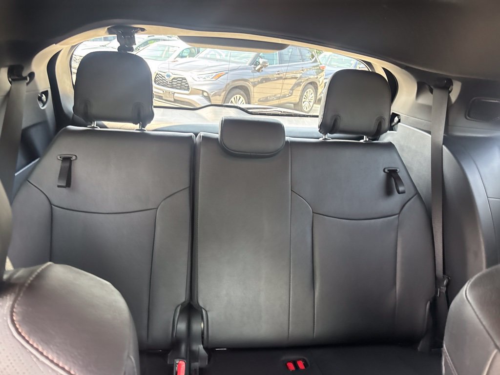 Used 2026 Toyota Sienna Platinum AWD/4WD image 13