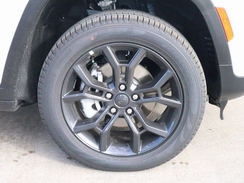 New 2025 Jeep Grand Cherokee Limited image 20