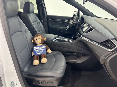 Used 2022 Buick Enclave Essence image 25