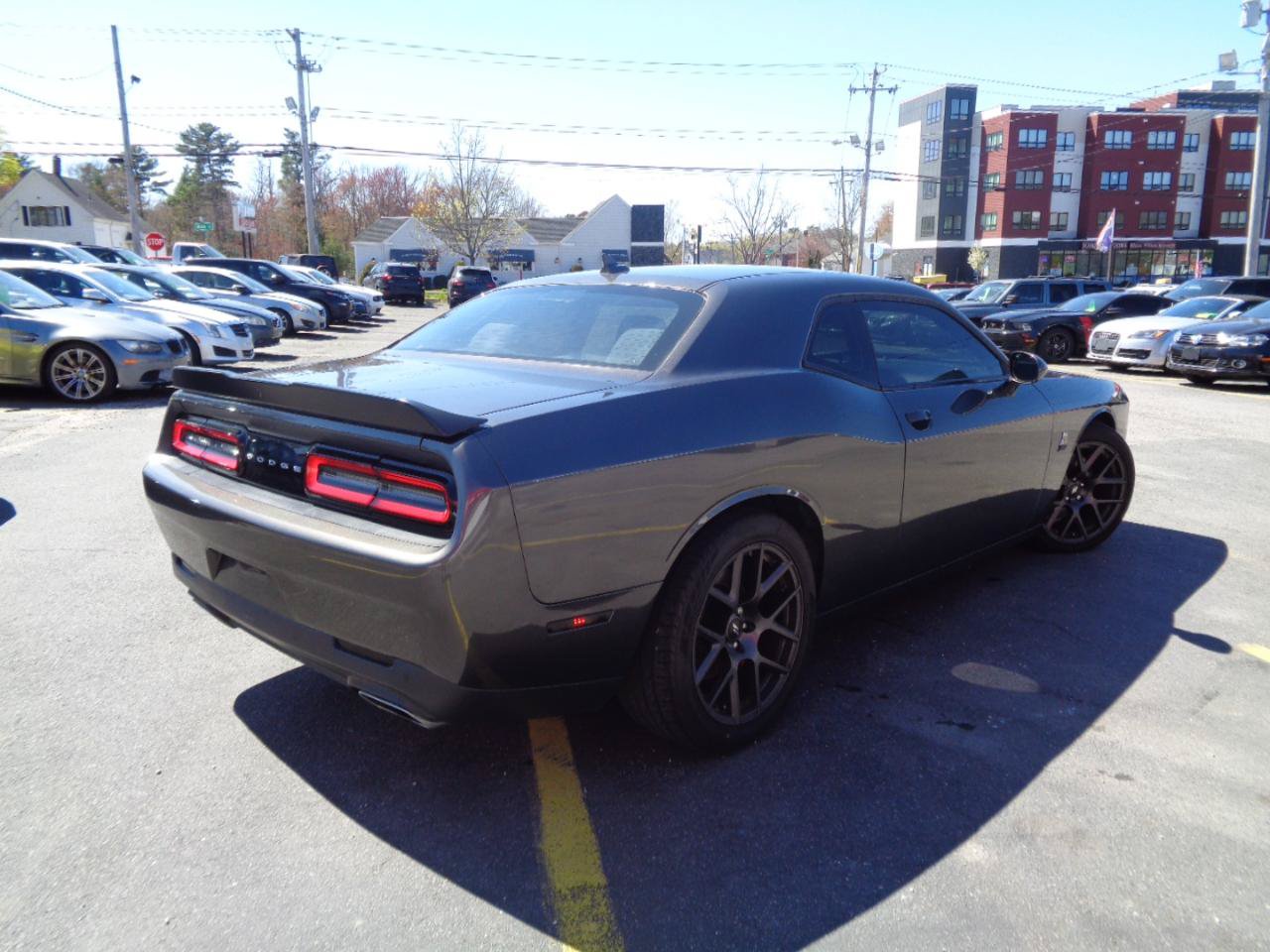 Used 2016 Dodge Challenger R/T Scat Pack RWD image 2