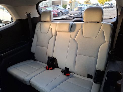 Used 2023 Kia Telluride EX w/ EX Captain's Chair Package image 10