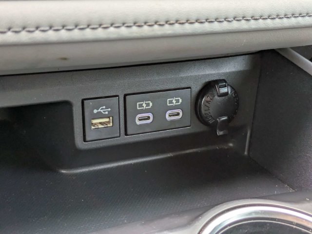 Used 2023 Toyota Highlander XLE FWD image 27
