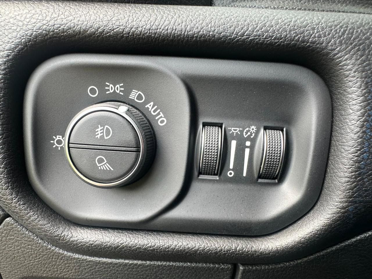 Used 2023 RAM 1500 Laramie AWD/4WD image 34
