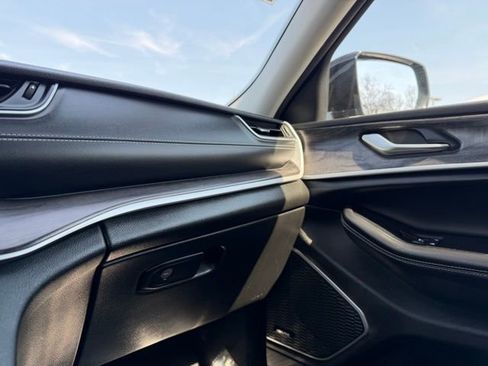 Used 2023 Jeep Grand Cherokee L Limited w/ Luxury Tech Group II image 30