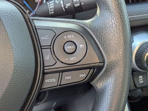 Certified 2025 Toyota RAV4 XLE AWD/4WD image 18