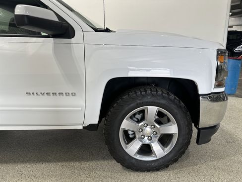 Used 2018 Chevrolet Silverado 1500 LT w/ LT Convenience Package AWD/4WD image 10