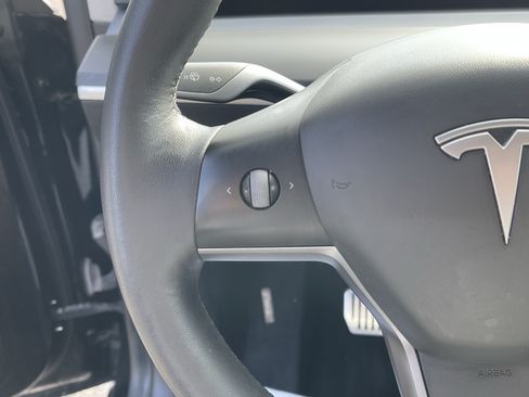 Used 2022 Tesla Model Y Long Range AWD/4WD image 22