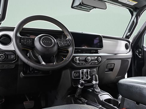 Used 2024 Jeep Wrangler Unlimited Sport AWD/4WD image 25