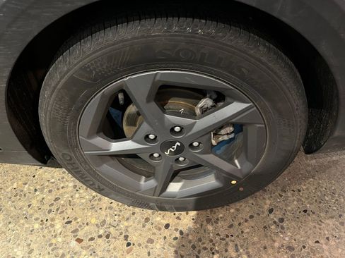Used 2025 Kia K4 FWD image 29