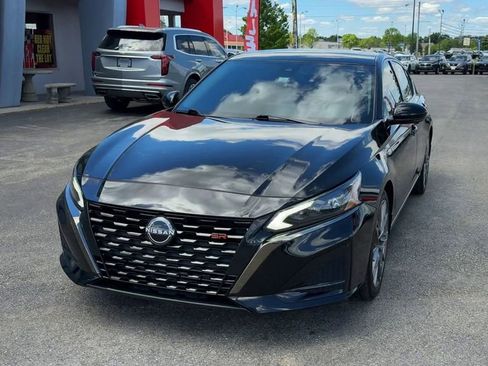 Used 2024 Nissan Altima 2.0 SR FWD image 2