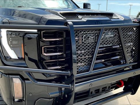 Used 2024 GMC Sierra 2500 AT4X image 39