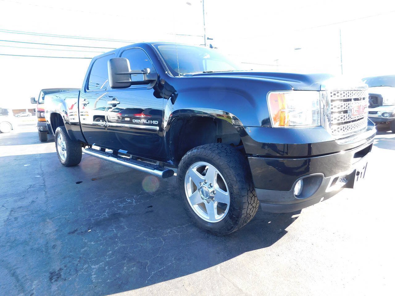 Used 2014 GMC Sierra 2500 Denali w/ Suspension Package, Off-Road AWD/4WD image 1