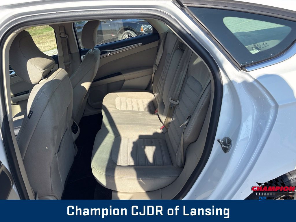 Used 2017 Ford Fusion SE FWD image 16