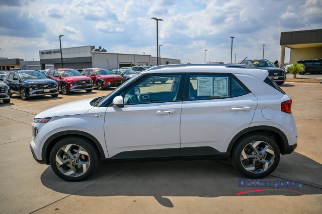 Certified 2025 Hyundai Venue SEL FWD image 2