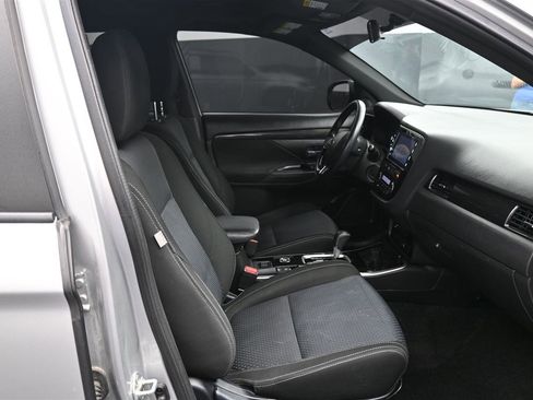Used 2018 Mitsubishi Outlander SEL AWD/4WD image 9