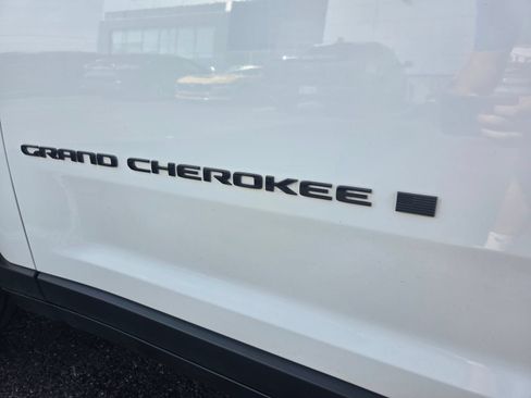 Used 2021 Jeep Grand Cherokee L Laredo AWD/4WD image 15