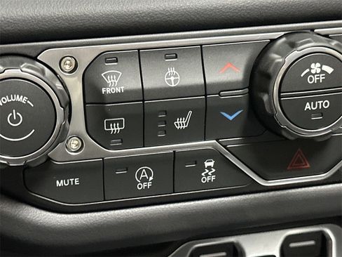 New 2026 Jeep Wrangler Unlimited Rubicon w/ Xtreme 35 Tire Package image 18