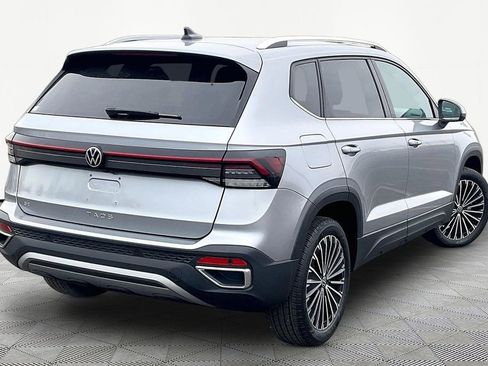 Used 2025 Volkswagen Taos SE image 7
