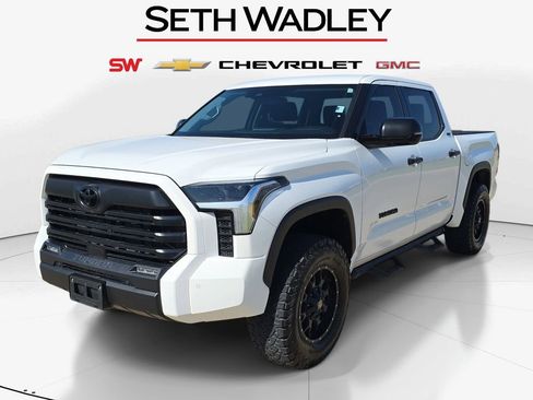 Used 2022 Toyota Tundra SR5 w/ SR5 Convenience Package AWD/4WD image 3