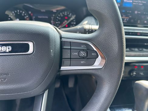 Used 2025 Jeep Compass Sport AWD/4WD image 19