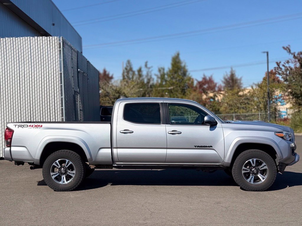 Used 2018 Toyota Tacoma TRD Sport AWD/4WD image 6