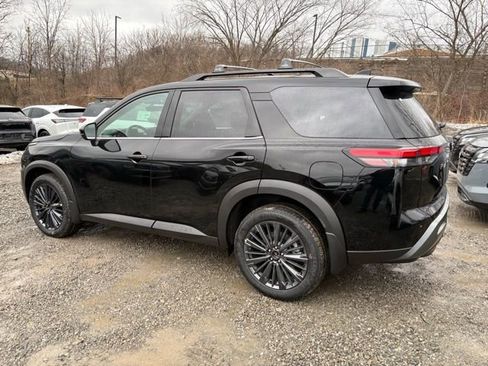 New 2026 Nissan Pathfinder SL w/ SL Premium Package image 3