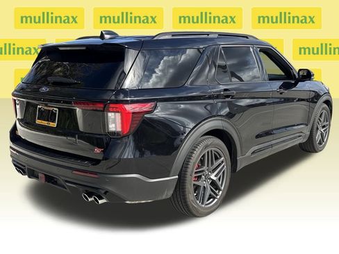 Used 2025 Ford Explorer ST image 5