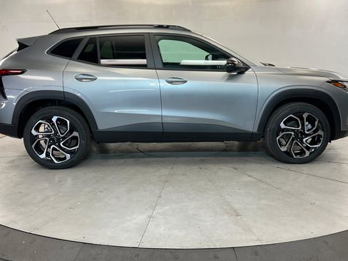 New 2026 Chevrolet Trax RS FWD image 7