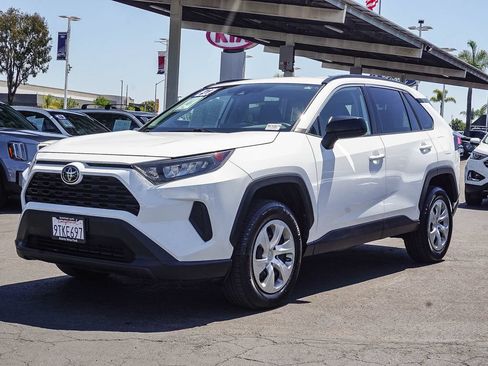 Used 2021 Toyota RAV4 LE FWD image 4