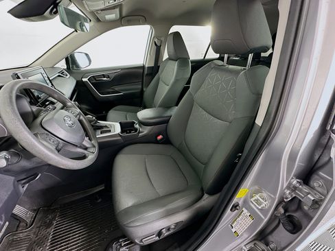 Used 2022 Toyota RAV4 XLE image 13