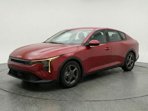 Used 2025 Kia K4 LXS image 3