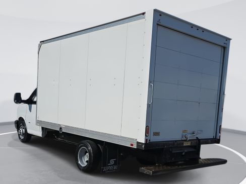 Used 2018 Chevrolet Express 3500 w/ Power Convenience Package image 7