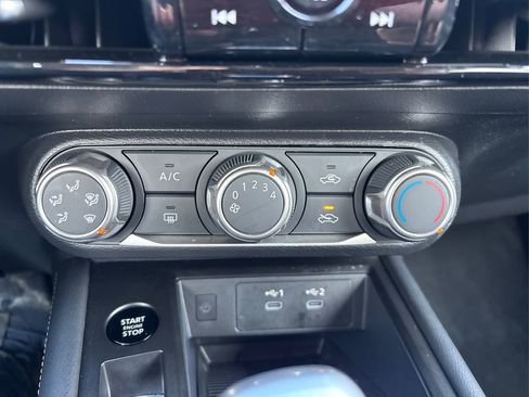 Used 2025 Nissan Kicks SV image 30