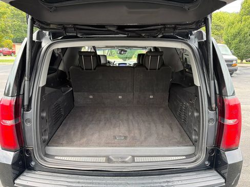 Used 2017 Chevrolet Suburban LT AWD/4WD image 38