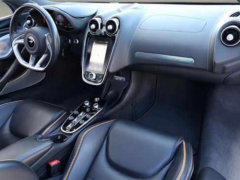 Used 2023 McLaren GT image 17