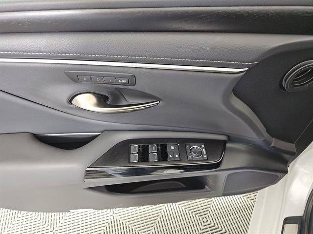 Used 2024 Lexus ES 300h w/ Premium Package FWD image 9